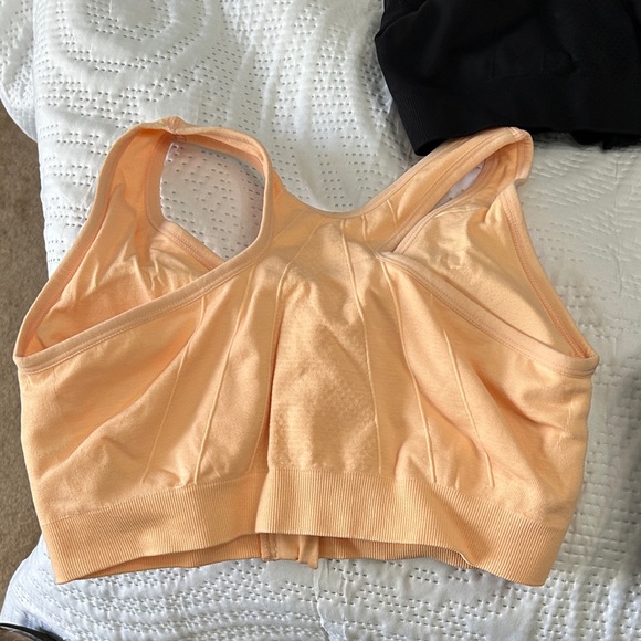 Set of 3 front zip sports bras - Picture 5 of 8